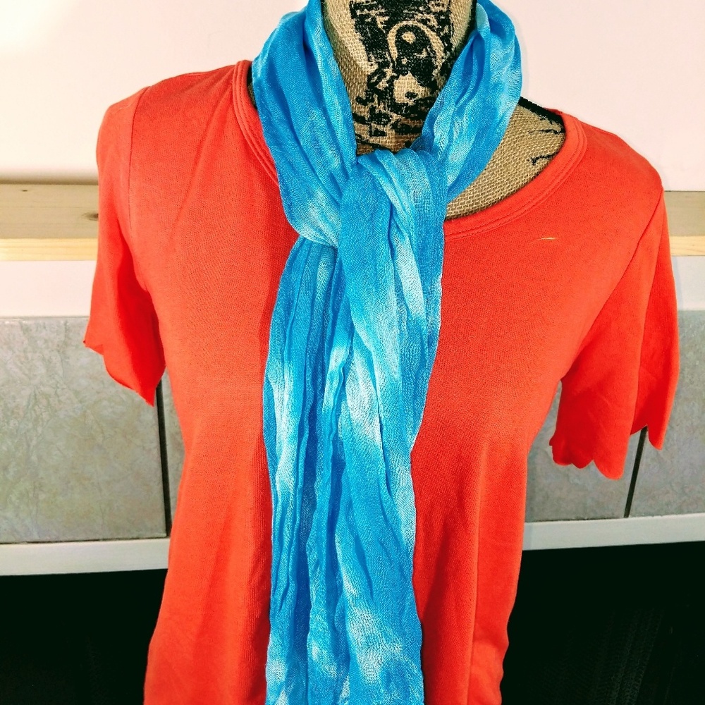 Blue and white, Fringed winter scarf